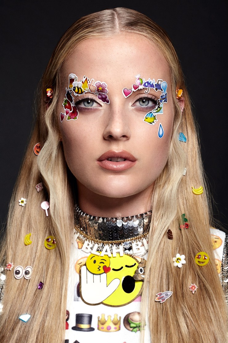 Emoji Girl Emoticon Stickers Beauty Editorial Shoot with Model Emily Steel - Photographer: Jamie Nelson - jamienelsonphoto.blogspot.fr