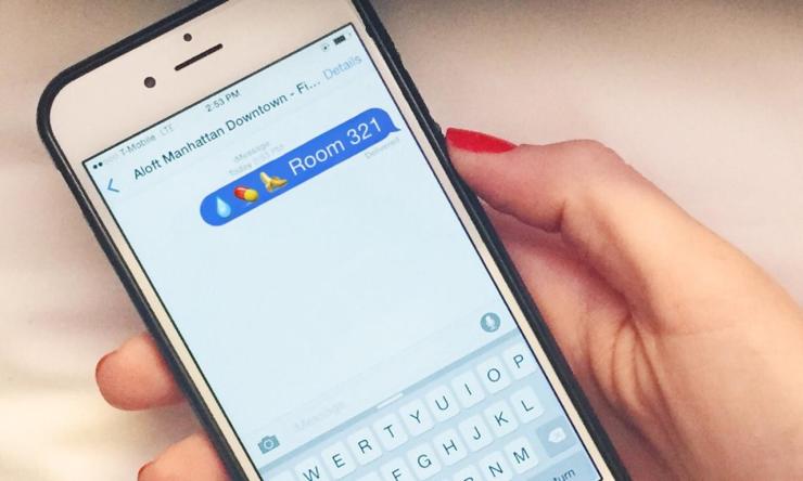 Text it Get it - Hotel Aloft Manhattan Downtown - NYC - Emoji - courrierinternational.com