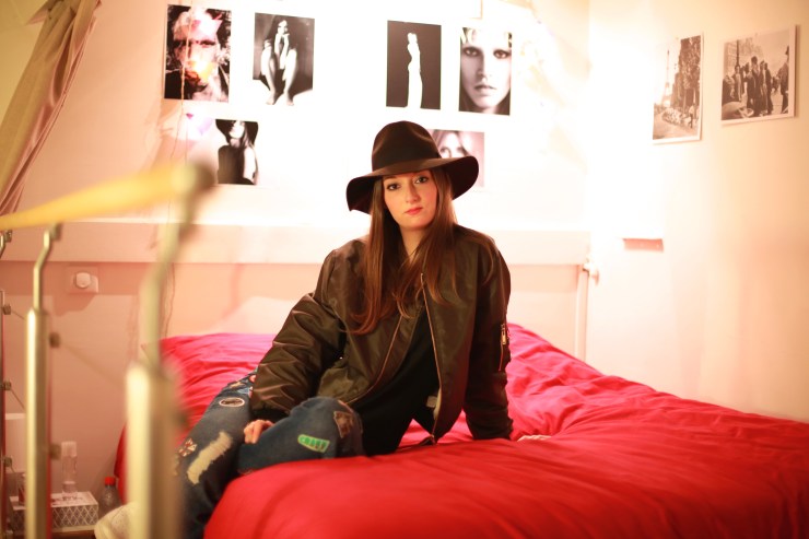 Chapeau Forever 21 - Bomber Zara pins - DIY Jean patch Zara - Eléonore Terzian – Photographe © Victor Schnetzer – eleonoreterzian.com