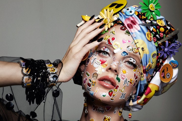 Emoji Girl Emoticon Stickers Beauty Editorial Shoot with Model Emily Steel - Photographer: Jamie Nelson - jamienelsonphoto.blogspot.fr