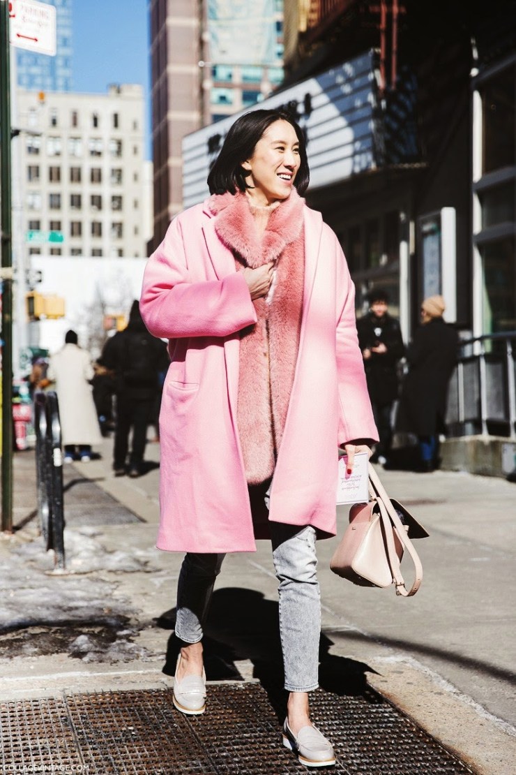 Street style - collage vintage - NYFW - Eva Chen pink coat fur scarf - coolchicstylefashion.com