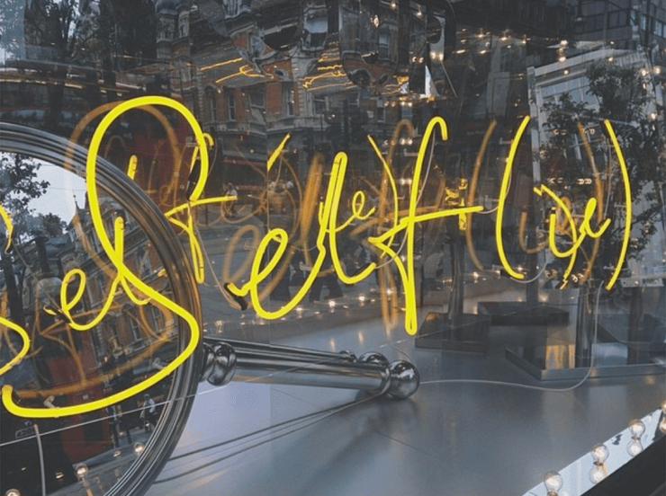 Self(ie)ridges - Visual Merchandising - Window - Instagram